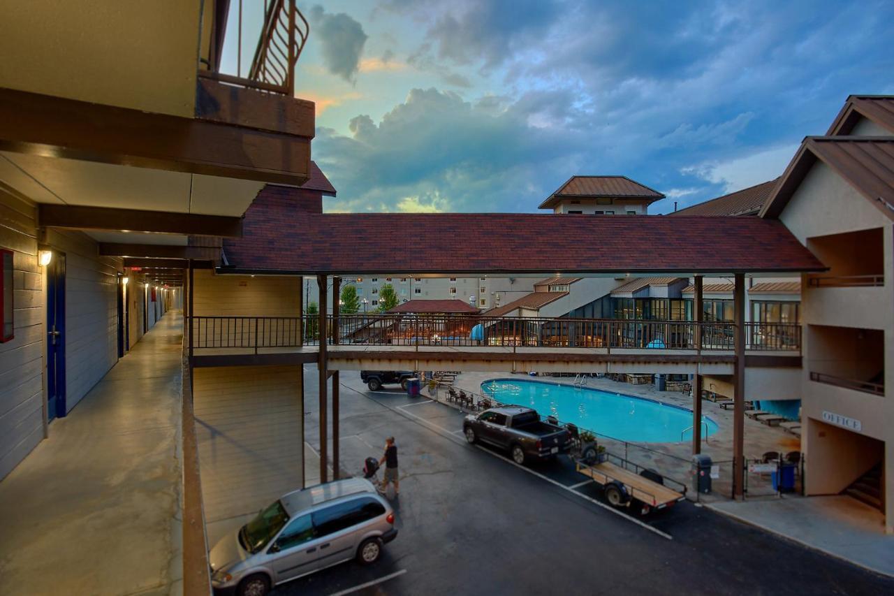 Sidney James Mountain Lodge Gatlinburg Bagian luar foto
